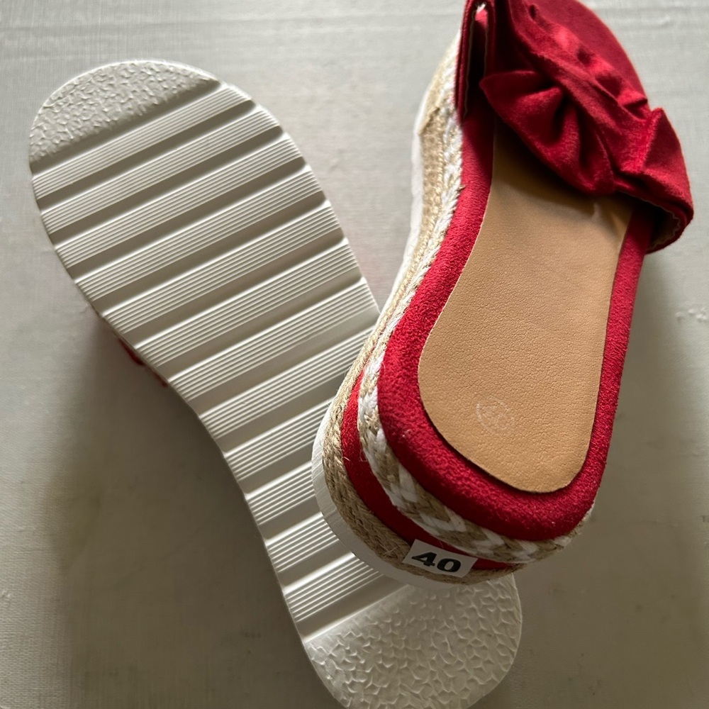 Nwot size 40 sandals for summer